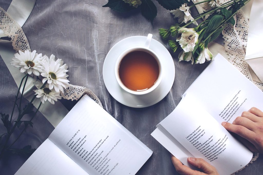 お茶と読書の写真